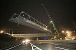 Radwegbrücke Feldkirchen wurde über die Autobahn gespannt, Presseinformation vom 26.11.2007 