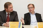 v.l.: ATRONIC Gruppen-CEO Gerhard Burda mit Wirtschaftslandesrat Dr. Christian Buchmann 