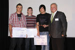In Vertretung von Landesrat Dr. Christian Buchmann übergab Bundesrat Franz Perhab (r.) die Triality Awards 2010.