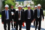 LAbg. Wolfgang Kasic, W&P Geschäftsführer DI Peter Schwei und LR Dr. Christian Buchmann (v.li.) besichtigen das Peggauer Zementwerk.