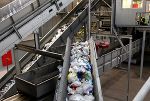 Die Abfall- und Sortieranlage in der Grazer Puchstraße beeindruckt mit Infrarot- und Farberkennungsgeräten und führt 80 % des Kunststoffabfalls wieder in den Stoffkreislauf zurück.