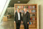 Kulturlandesrat Christian Buchmann und Landesbibliothek-Leiter Christoph Binder (r.) bei der Eröffnung der neugestalteten Landesbibliothek