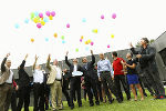 Als offizieller Auftakt zum „Tag der Erlebniswelt Wirtschaft“ wurden 42 Luftballons symbolisch für die 42 teilnehmenden Unternehmen steigen gelassen.