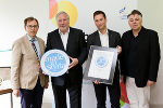 v.l.: Christian Buchmann (Wirtschaftslandesrat), Franz Möstl (Geschäftsführer Almenland Stollenkäse), Gernot Möstl (Almenland Stollenkäse), Eberhard Schrempf (Geschäftsführer Creative Industries Styria).