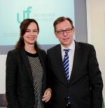 Bundesministerin Dr. Sophie Karmasin und Wirtschaftslandesrat Dr. Christian Buchmann. © Land Steiermark