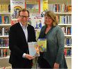 LR Christian Buchmann und Katharina Kocher-Lichem, Leiterin der Bibliothek, präsentierten gemeinsam den Jahresschwerpunkt der Landesbibliothek