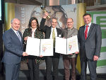 LR Johann Seitinger (li.) und LR Jörg Leichtfried (re.) gratulierten den Gesamtsiegern des Energy Globe Styria Award Gabriele Maria Straka und Hans-Jörg Paier (Brau Union) sowie Edgar Ahn (BDI-BioEnergyInternational) (v.l.) ©      