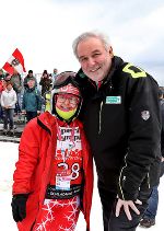 Der Skirennläuferin Birgit Gebhardt konnte Landeshauptmann Hermann Schützenhöfer gleich vor Ort zu ihrer Silbermedaille im Super-G gratulieren ©      