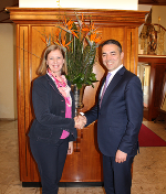 Europalandesrätin Barbara Eibinger-Miedl mit dem nordmazedonischen Außenminister Nikola Dimitrov. © Land Steiermark