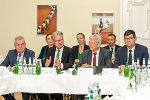 LH-Stv. Anton Lang, LH Christopher Drexler, LH Peter Kaiser und LH-Stv. Martin Gruber bei der Konferenz im Schloss Piber