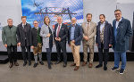 LH-Stv. Anton Lang und LR Barbara Eibinger-Miedl freuen sich mit den Verantwortlichen über die nächste Ausbaustufe beim Cargo Center Graz. © Land Steiermark/Andreas Resch; Verwendung bei Quellenangabe honorarfrei