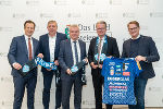 Sportlandesrat Karlheinz Kornhäusl, TSV Hartberg-Obmann Erich Korherr, Landeshauptmann-Stellvertreter Anton Lang, Landeshauptmann Christopher Drexler und Bürgermeister der Stadt Hartberg Marcus Martschitsch