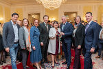 Die neue Landesregierung beim Medienempfang in der Grazer Burg: LR Hannes Amesbauer, LR Claudia Holzer, LR Simone Schmiedtbauer, LR Karlheinz Kornhäusl, LH-Stv. Manuela Khom, LH Mario Kunasek, LR Barbara Eibinger-Miedl und LR Stefan Hermann (v.l.)