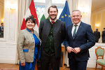 Neujahrsempfang für Einsatzorganisationen im Weißen Saal der Grazer Burg: LH Mario Kunasek und LH-Stv. Manuela Khom mit Bergrettungs-Landesleiter Stefan Schröck