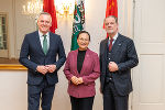 Landeshauptmann Mario Kunasek, Botschafterin Qi Mei und Landtagspräsident Gerald Deutschmann (v.l.)